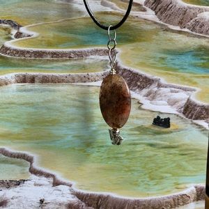 3/$100 Beautiful brown moonstone 🌝 necklace